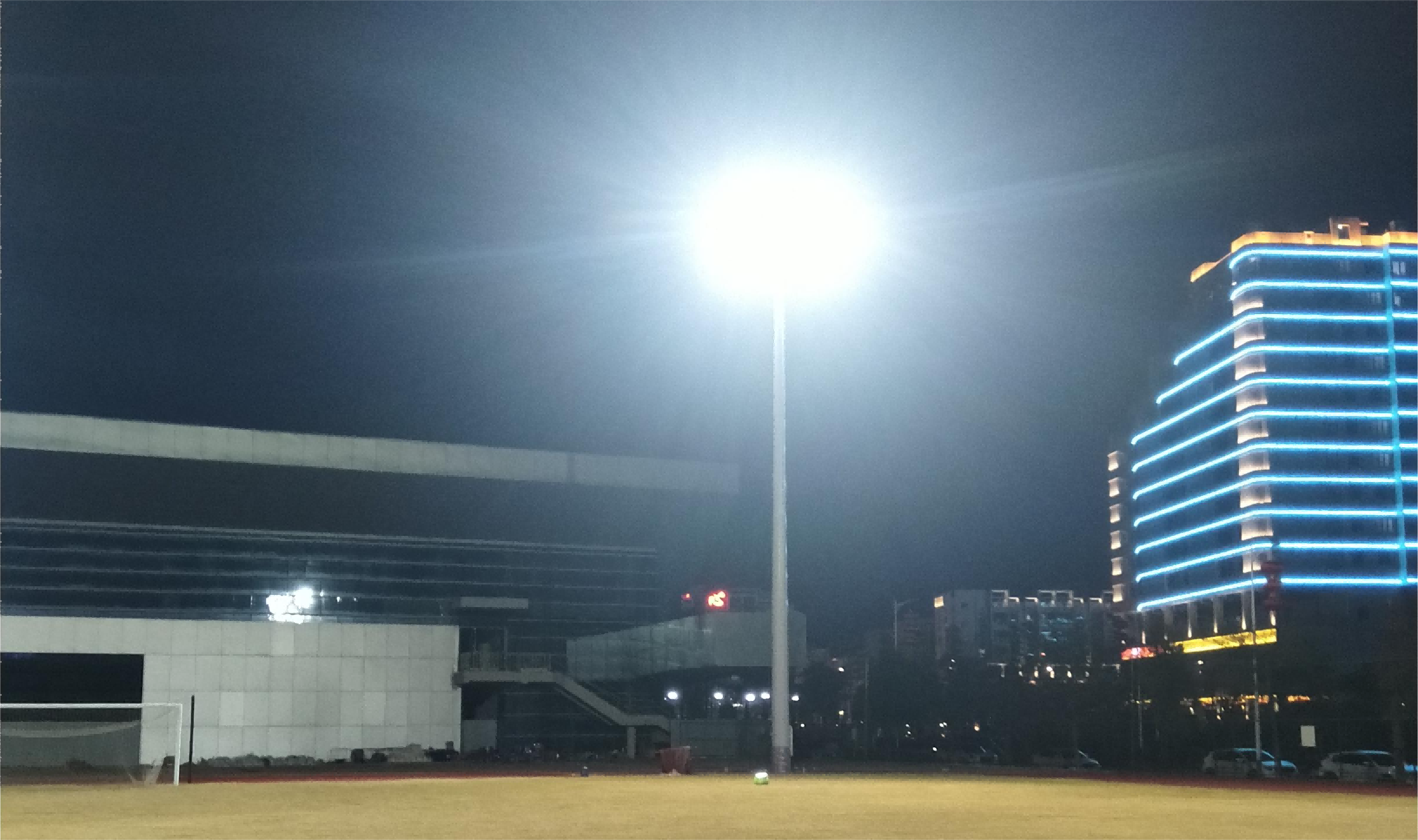 We are 1000 watt led flood light manufacturers and supplier, this is football places dimensions is 100M*64M, and the installation height is 18M, we use model DLD-FHB 100W, total flux have 120000lm, and 5 years warranty 